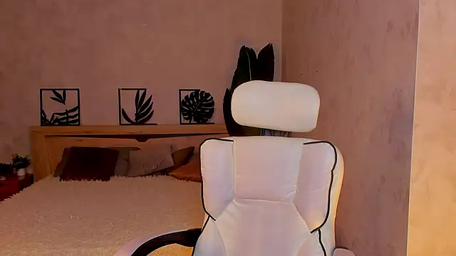 Lynn Martin online show from 04-21-26, 05:17