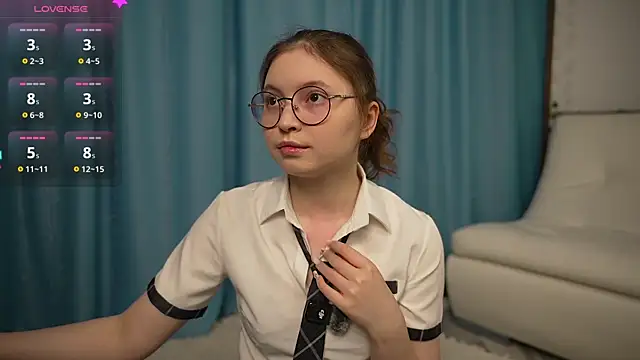 Snapshot of Ruminelle chatting on 10-10-25, 01:21 Ruminelle online show from 10-10-25, 01:21