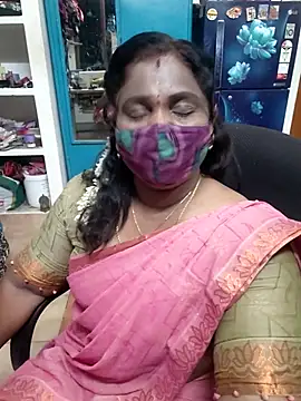 Snapshot of Tamil_Kavitha10 chatting on 04-28-26, 04:56 Tamil Kavitha10 online show from 04-28-26, 04:56