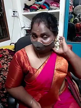 Snapshot of Tamil_Kavitha10 chatting on 05-26-26, 03:30 Tamil Kavitha10 online show from 05-26-26, 03:30