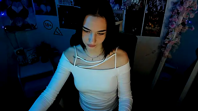 Snapshot of Bella_Night4 chatting on 12-14-25, 07:58 Bella Night4 online show from 12-14-25, 07:58