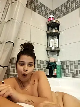 Snapshot of NicoleHayle chatting on 10-18-25, 07:36 NicoleHayle online show from 10-18-25, 07:36