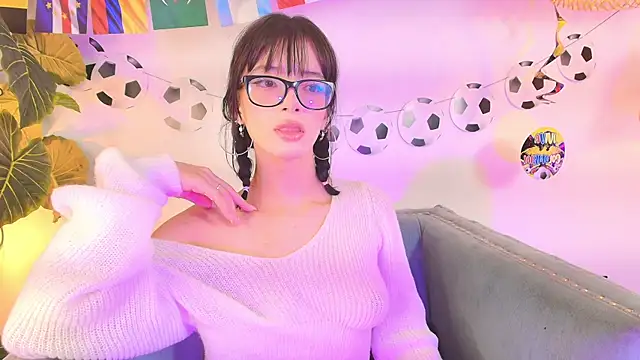 Snapshot of Sweet_1Angel chatting on 06-27-26, 05:01 Sweet 1Angel online show from 06-27-26, 05:01