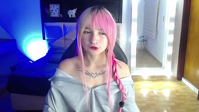  Charlotte Collins  online show from 06-17-26, 03:35