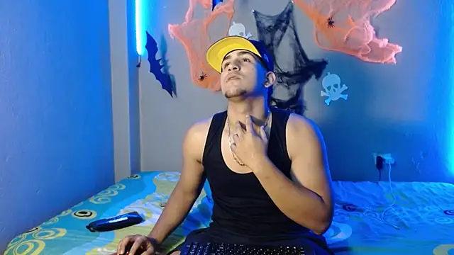 Snapshot of massimo_vidal_ chatting on 10-25-25, 05:19 massimo vidal  online show from 10-25-25, 05:19