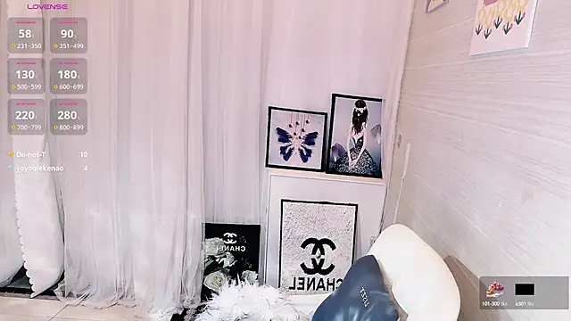 Snapshot of Scarlett-oracle chatting on 09-13-25, 12:49 Scarlett-oracle online show from 09-13-25, 12:49