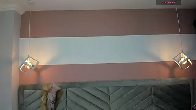 Mia Valentine  online show from 10-16-25, 08:32