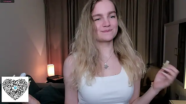 Snapshot of KerenFurguson chatting on 10-08-25, 08:17 KerenFurguson online show from 10-08-25, 08:17