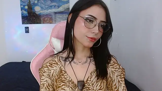 Snapshot of Melhoneymoon chatting on 09-14-25, 01:49 Melhoneymoon online show from 09-14-25, 01:49