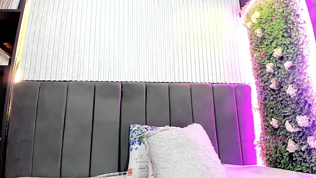 Skarlett hot  online show from 01-14-26, 09:52