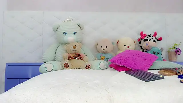 Snapshot of hanna_sweett34 chatting on 11-12-25, 05:13 hanna sweett34 online show from 11-12-25, 05:13