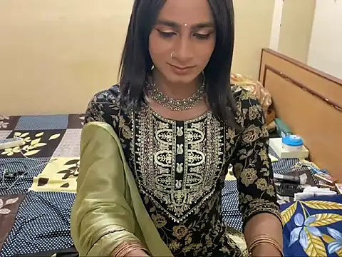 Snapshot of LuvLayla chatting on 02-11-26, 04:45 LuvLayla online show from 02-11-26, 04:45