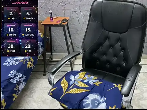 Snapshot of LuvLayla chatting on 06-14-26, 09:50 LuvLayla online show from 06-14-26, 09:50