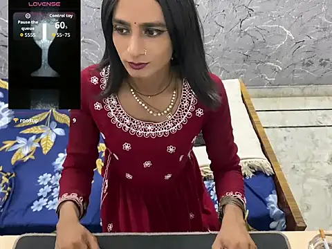 Snapshot of LuvLayla chatting on 07-26-26, 01:07 LuvLayla online show from 07-26-26, 01:07