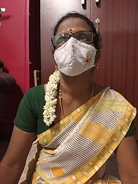 Snapshot of umashreetamil chatting on 06-18-26, 04:55 umashreetamil online show from 06-18-26, 04:55