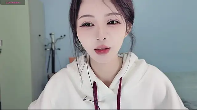 Sue101010 online show from 11-21-25, 07:01