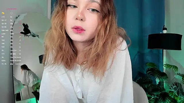 Lina Glow online show from 10-28-25, 06:39