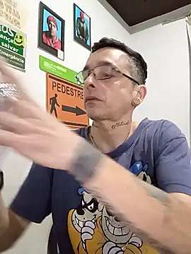 dinho carioca online show from 10-22-25, 03:34