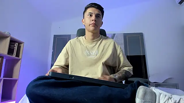 liaamsmiith  online show from 09-09-25, 12:37