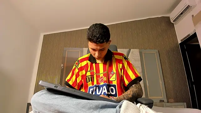 liaamsmiith  online show from 09-27-25, 12:21