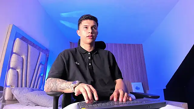 liaamsmiith  online show from 10-01-25, 12:33