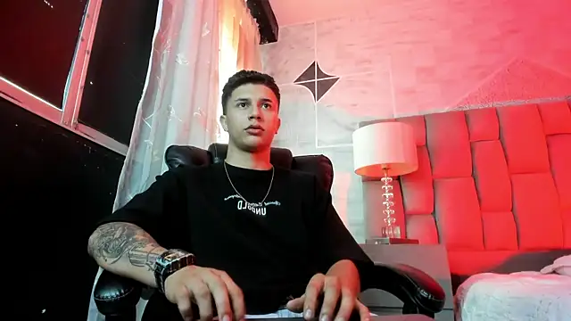 liaamsmiith  online show from 03-03-26, 12:22