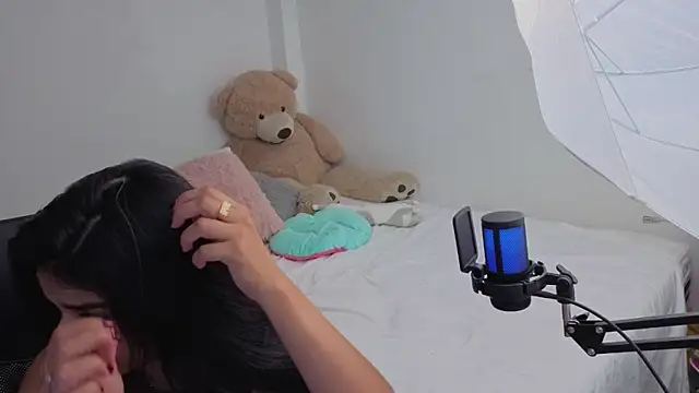 valerihouse online show from 04-14-26, 01:11