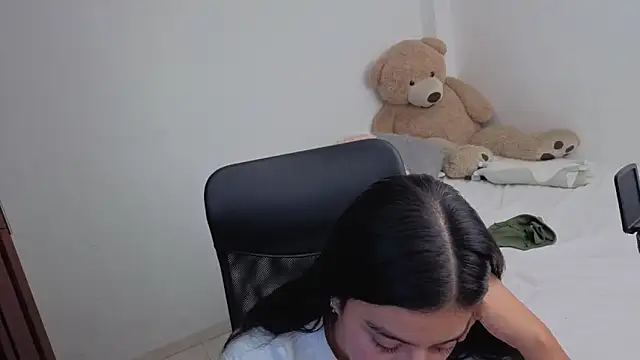 valerihouse online show from 04-15-26, 01:12