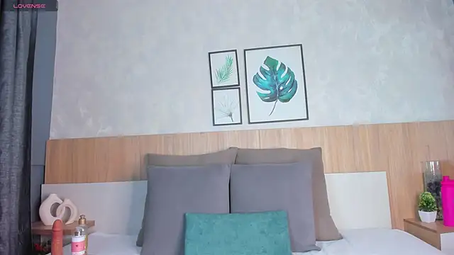 Snapshot of mia_gate chatting on 09-30-25, 12:10 mia gate online show from 09-30-25, 12:10