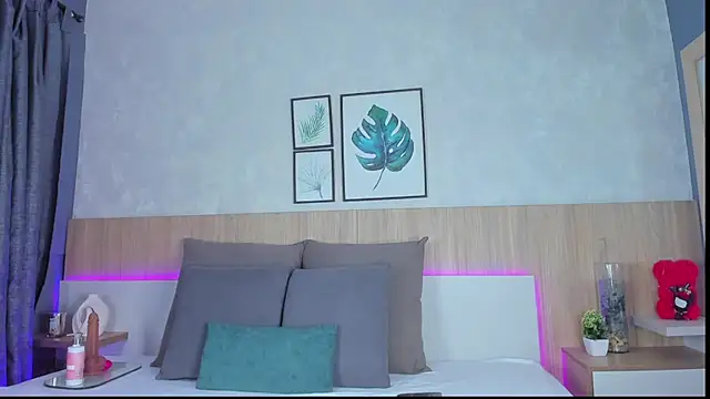 Snapshot of mia_gate chatting on 11-07-25, 11:32 mia gate online show from 11-07-25, 11:32