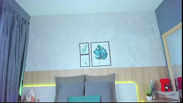 Snapshot of mia_gate chatting on 11-13-25, 11:31 mia gate online show from 11-13-25, 11:31