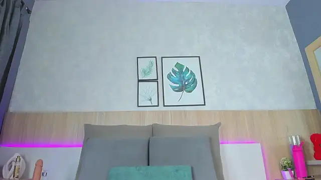 Snapshot of mia_gate chatting on 11-17-25, 11:38 mia gate online show from 11-17-25, 11:38