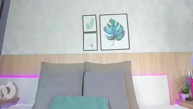 Snapshot of mia_gate chatting on 11-25-25, 11:32 mia gate online show from 11-25-25, 11:32