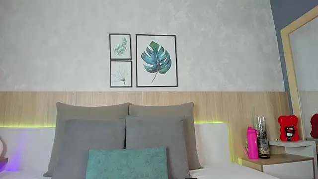 Snapshot of mia_gate chatting on 12-03-25, 11:30 mia gate online show from 12-03-25, 11:30