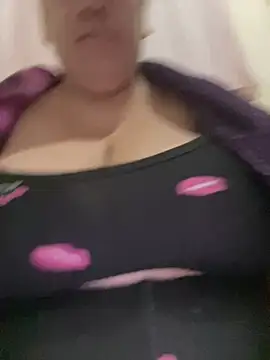 Snapshot of bruna438 chatting on 04-30-26, 10:32 bruna438 online show from 04-30-26, 10:32
