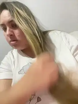 Snapshot of bruna438 chatting on 06-05-26, 10:37 bruna438 online show from 06-05-26, 10:37