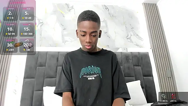 Snapshot of Alan_blacke chatting on 10-10-25, 07:57 Alan blacke online show from 10-10-25, 07:57