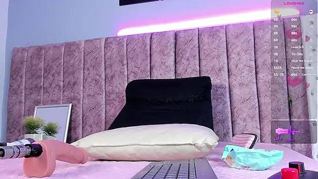 Niicolle Evanss online show from 11-07-25, 08:20