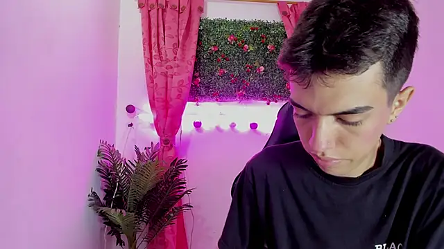 Snapshot of dylan_202520_ chatting on 09-10-25, 11:32 dylan 202520 online show from 09-10-25, 11:32