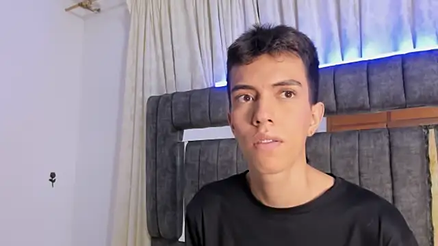 Snapshot of dylan_202520_ chatting on 09-16-25, 11:33 dylan 202520 online show from 09-16-25, 11:33