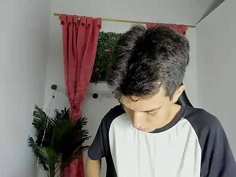 Snapshot of dylan_202520_ chatting on 09-20-25, 11:33 dylan 202520 online show from 09-20-25, 11:33