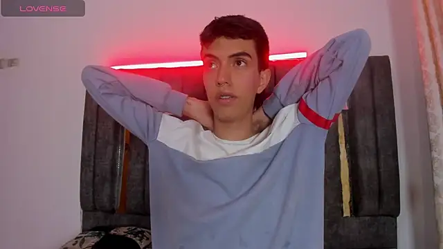 Snapshot of dylan_202520_ chatting on 11-08-25, 11:32 dylan 202520 online show from 11-08-25, 11:32