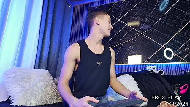 Snapshot of eroseliam chatting on 11-24-25, 07:13 eroseliam online show from 11-24-25, 07:13