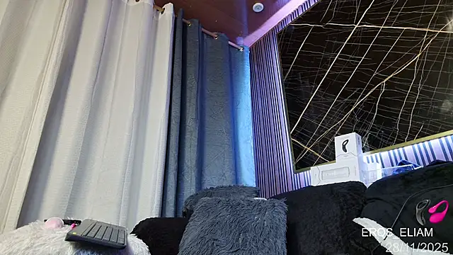 Snapshot of eroseliam chatting on 11-28-25, 06:43 eroseliam online show from 11-28-25, 06:43