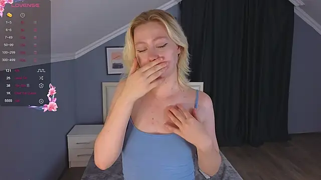 Snapshot of Violet_Willis chatting on 10-03-25, 04:04 Violet Willis online show from 10-03-25, 04:04