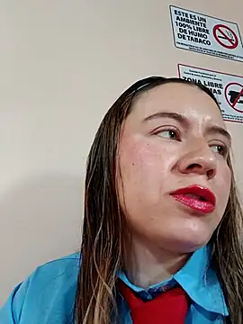 Snapshot of Hannah-colx chatting on 04-30-26, 04:13 Hannah-colx online show from 04-30-26, 04:13
