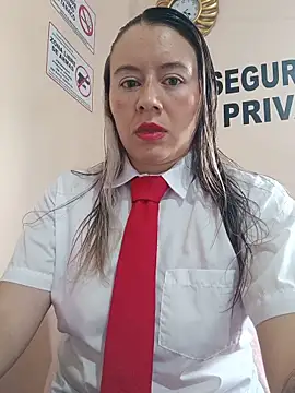 Snapshot of Hannah-colx chatting on 05-30-26, 04:37 Hannah-colx online show from 05-30-26, 04:37