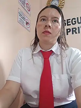 Snapshot of Hannah-colx chatting on 05-31-26, 05:31 Hannah-colx online show from 05-31-26, 05:31