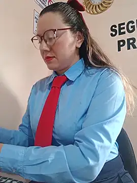 Snapshot of Hannah-colx chatting on 06-05-26, 02:12 Hannah-colx online show from 06-05-26, 02:12