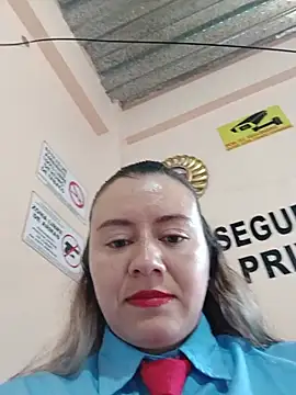 Snapshot of Hannah-colx chatting on 06-07-26, 04:22 Hannah-colx online show from 06-07-26, 04:22